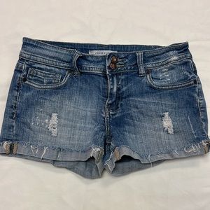 VIGOSS DISTRESSED JEAN SHORTS!!  SO CUTE!  SIZE 27